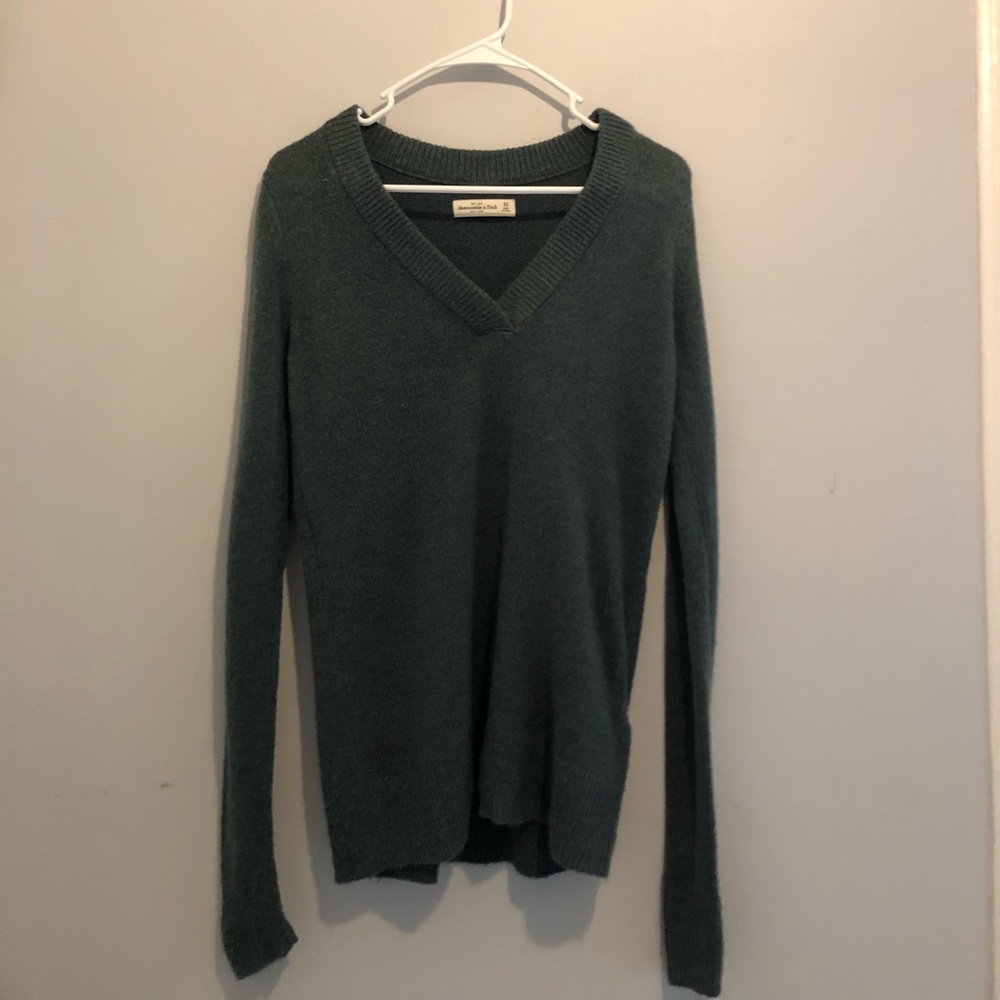 Green v neck Abercrombie and Fitch sweater!